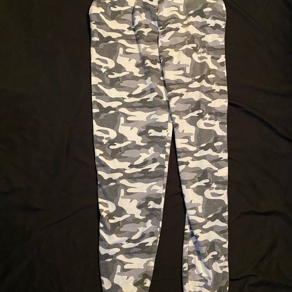 Fashion Nova grey camo two piece set - Picture 12 of 13